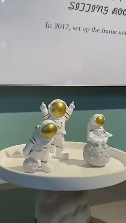 Astronaut Spaceman Statue Set of 3 - Golden